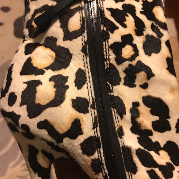 L.A.M.B Leopard Fur ankle boots - Picture 5 of 8